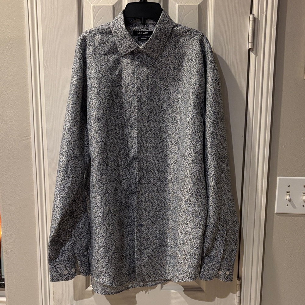 Nine West Men’s - classic fit-Navy Floral Patterned Button Down Shirt - Large